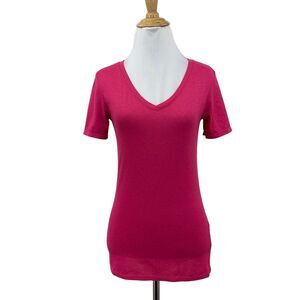 Nike T Shirt Womens XS Valentine V Neck Short Sleeve Dri Fit Straight Hem Active